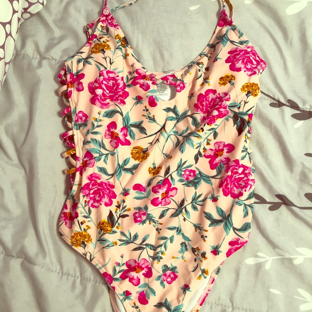 Size large one piece swim suit